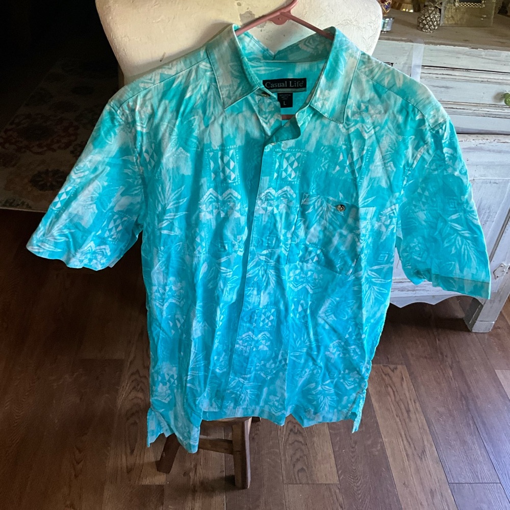 Casual, life-size large, short sleeve button up